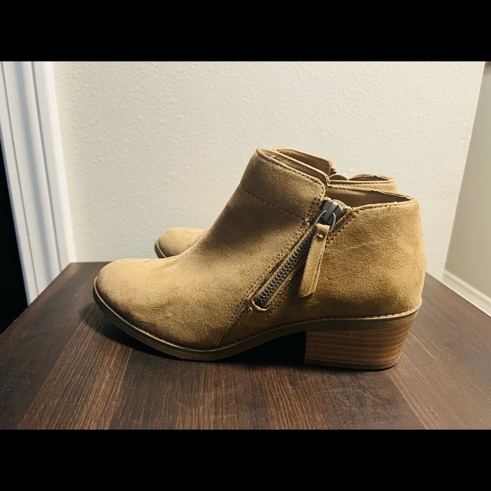 Time and Tru Brown Memory Foam Low Heel Ankle Boots Size 6.5